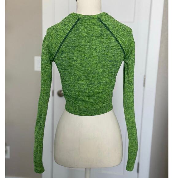 Fabletics Size XS Bri Ribbed Seamless Top Cropped Green Thumbhole - Picture 4 of 4
